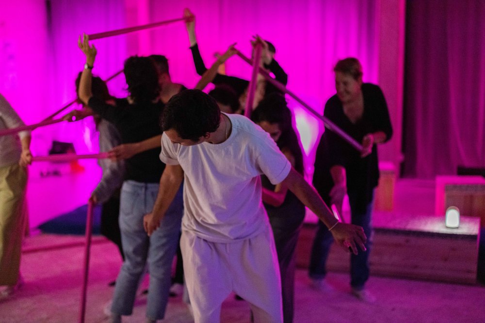 DE/RE TOUCHED. Performance by Modjgan Hashemian & Kaveh Ghaemi | © Christian Vagt DE/RE TOUCHED. Performance by Modjgan Hashemian & Kaveh Ghaemi | © Christian Vagt